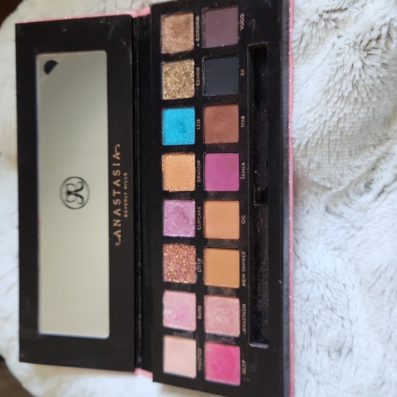 Anastasia Beverly Hills Other - Anastasia Amrezy Eyeshadow